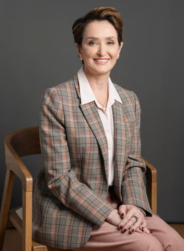 Portrait of Dr Gina Schoeman, Founder and Medical Director of The Schoeman Clinic