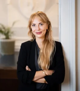 Portrait of Dr Zia Knippenberg-Stratos MD